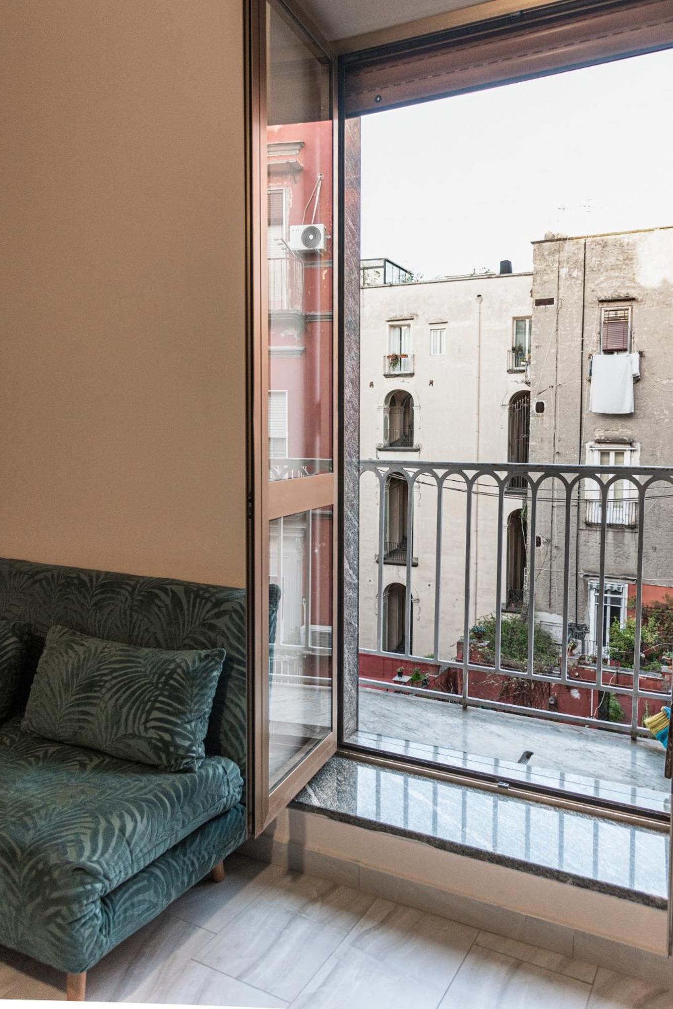 Charm House Apartment Naples Exterior photo